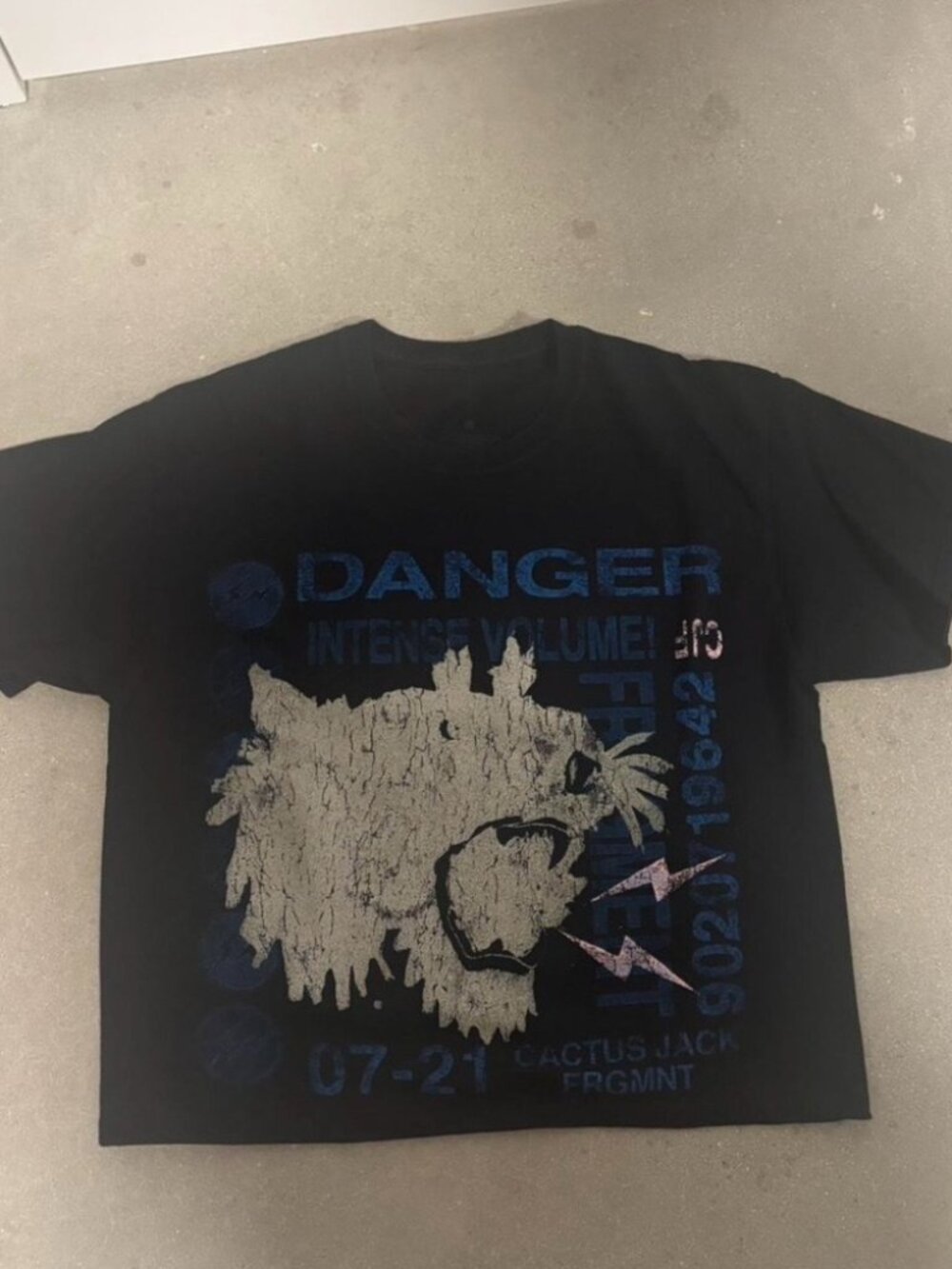 Travis Scott Cactus Jack x Fragment Tee Black Danger Lion Graphic Cropped Boxy M